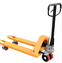 如何在危險(xiǎn)地面上駕駛手動托盤搬運(yùn)車